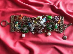 【送料無料】ブレスレット　アクセサリ―　ベッツィージョンソンブドウコウノトリサンブレスレットbetsey johnson vintage walk in the park stork bird sun hat frog garden bracelet