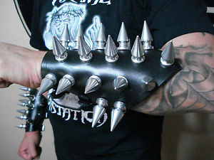 【送料無料】ブレスレット　アクセサリ―　スパイクleather giant spike gauntlet mdlg0222 gorguts