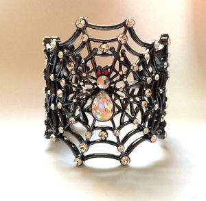 【貨物輸送無料】腕輪 佩び物― バトラーウィルソンクリスタルカフブレスレットbutler and wilson crystal spiderweb cuff bracelet 45th anniversary
