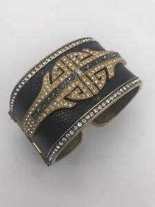 【送料無料】ブレスレット　アクセサリ―　ハイジシッククリスタルカフブレスレットブラックボックス