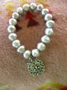 【送料無料】ブレスレット アクセサリ— フランスグレーパールストレッチブレスレットメダイヨンfrench kande grey pearl stretch bracelet medallion charm 634|hokushin