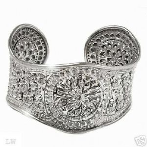 【送料無料】ブレスレット　アクセサリ―　ソリッドブレスレットbeautiful bracelet well made in solid 925 ss