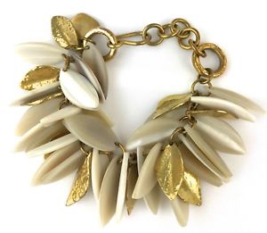 【送料無料】ブレスレット　アクセサリ&mdash;　アシュリーライトホーンチェーンリーフブレスレットブロンズashley pittman tanzu light horn chain leaf bracelet hammered bronze｜hokushin 24,126円