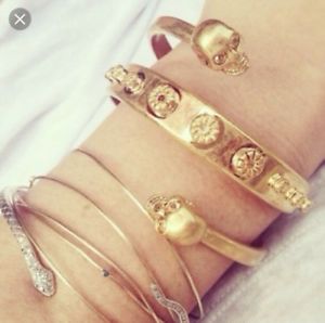 【送料無料】ブレスレット　アクセサリ―　アレキサンダーマックイーンスカルブレスレットゴールド￥alexander mcqueen skull bracelet, gold, rrp 320