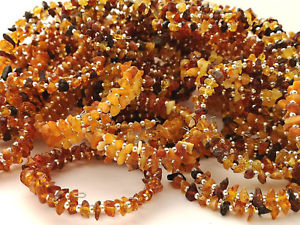 【送料無料】ブレスレット　アクセサリ―　バルトチップメモリワイヤーブレスレッツロット50baltic amber polished chips memory wire beads bracelets whole lot 50 various