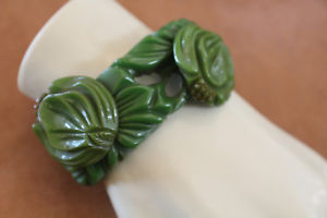 【送料無料】ブレスレット　アクセサリ―　2 shades of green bakelite 2screw attacted flower clapperbracelet 1×62 shades of green bakelite 2 screw attacted flower cl