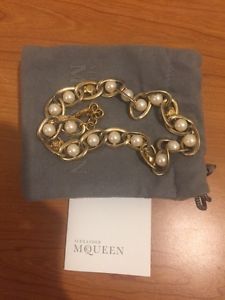 【貨物輸送無料】腕輪 添え物― アレキサンダーマックイーンパールスカルブレスレットalexander mcqueen brass amp; pearl skull  bracelet