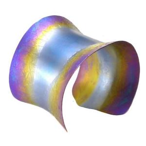 【貨物輸送無料】腕輪 付属物― アルマイトチタニウムカフブレスレットgiampouras  5051 ~ anodized colored titanium large cuff bracelet