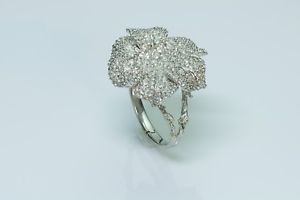 【送料無料】ブレスレット　アクセサリ&mdash;　アレキサンダーマックイーンクリスタルフラワーブレスレットalexander mcqueen crystal flower bracelet｜hokushin