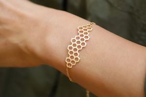 【送料無料】ブレスレット　アクセサリ&mdash;　ゴールドメッキハニカムブレスレット18k gold plated honeycomb beehive bumblebee hexagonal bracelet in gift bagbox｜hokushin