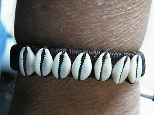 【送料無料】ブレスレット　アクセサリ―　フォークブレスレットシェルブライアンキニーゲイルハロルドqueer as folk bracelet brown leather cowry shells brian kinney gale harold
