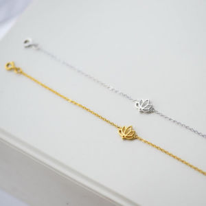 【送料無料】ブレスレット　アクセサリ―　スターリングシルバーヨガチェーンブレスレット925 sterling silver lotus flower yoga namaste chain charm bracelet women a2059