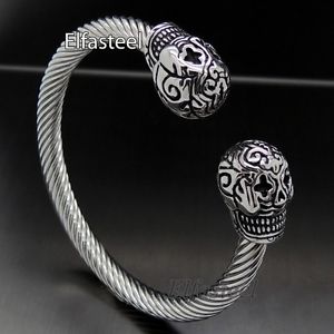 【送料無料】ブレスレット　アクセサリ―　シルバージョーカースカルケーブルステンレススチールカフブレスレットsilver joker skull cable stainless steel cuff bracelet
