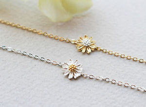 【送料無料】ブレスレット　アクセサリ―　デイジーフラワーブレスレットシンプルジュエリーsmall daisy flower bracelet, bridesmaid gift, simple jewelry, minimal jewelry