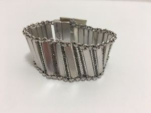 【送料無料】ブレスレット　アクセサリ―　ケネスマットシルバートーンブレスレットkenneth cole matte silver tone magnetic bracelet