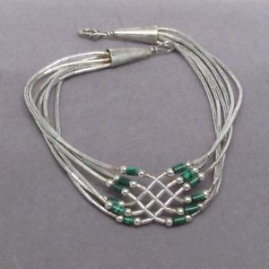【送料無料】ブレスレット　アクセサリ―　ビーズブレスレットグリーンビーズsilver wire delicate beaded bracelet green beads 7