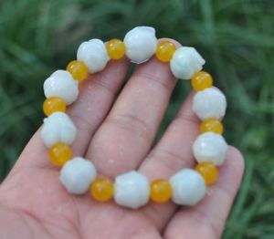 【送料無料】ブレスレット　アクセサリ―　エメラルドブレスレットcertified 100 natural a emerald jade ~bracelet lotus flower