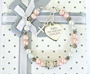 【送料無料】ブレスレット　アクセサリ―　パーソナライズボックスブレスレットpersonalised engraved christening holy communion bracelet gift in box 12 colours