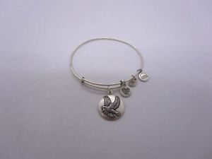 【送料無料】ブレスレット　アクセサリ&mdash;　アレックスブレスレットalex and ani dove charm silvertone bracelet｜hokushin
