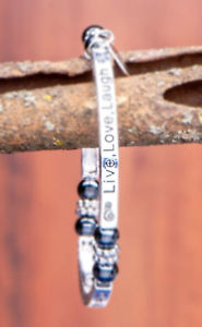 【送料無料】ブレスレット　アクセサリ―　listingmagneticブレスレットラブブレスレット listingmagnetic bracelet with engraving live, love, laugh, affirmation bracelet