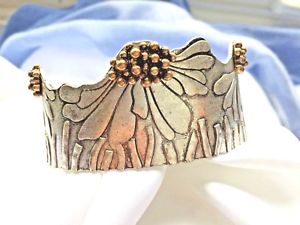 【送料無料】ブレスレット　アクセサリ―　アンティークシルバーカフメタルカフブレスレットantique silver tone flower cuff metal cuff bracelet