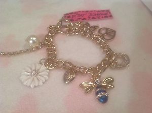 【送料無料】ブレスレット　アクセサリ―　ブレスレットゴールド charm bracelet gold bee flower peace heart horseshoe jewelry well made heavy