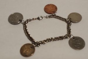 【送料無料】ブレスレット　アクセサリ―　ブラジルエクアドルコインコインブレスレットbrazil coin ecuador coin charm 7 bracelet silvertone goldtone