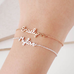 【送料無料】ブレスレット　アクセサリ―　ステンレスname bracelet gold stainless steel personalized custom charms nameplate