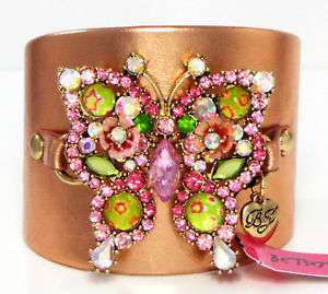 【送料無料】ブレスレット　アクセサリ―　ビンテージジョンソンカフブレスレットローズゴールドドルvintage betsey johnson jeweled butterfly cuff bracelet rose gold leather nwt 65