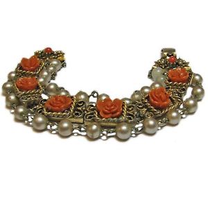 【送料無料】ブレスレット　アクセサリ―　ヴィンテージゴールドトーンメタルガラスパールストランドブレスレットvintage gold tone metal and glass pearl three strand bracelet