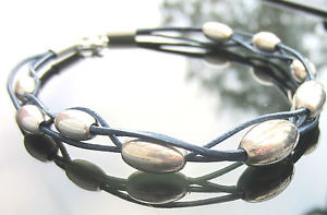 【送料無料】ブレスレット　アクセサリ―　スターリングシルバークラスプビーズチューブコードブレスレットnavy real leather cord bracelet with 925 sterling silver clasp and beads tubes