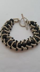 【送料無料】ブレスレット　アクセサリ―　ブレスレットオニキスシードビーズhand made bracelet, with onix stone and seed beads toho