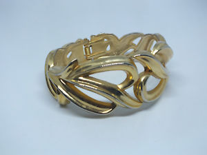 【送料無料】ブレスレット　アクセサリ―　クランプブレスレットゴールドトーンbeautiful clamp bracelet gold tone openwork 1 18 x 2 14 across