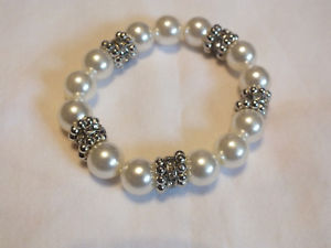 【送料無料】ブレスレット　アクセサリ―　ストレッチブレスレットホワイトシルバートーンビーズクリアワイドbeautiful stretch bracelet white silver tone beads clear rhinestones 12 wide