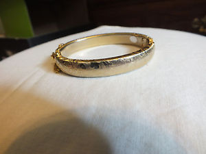 【送料無料】ブレスレット　アクセサリ―　マットチェーン38238 acrosbeautiful clasp bracelet matte shiny gold tone safety chain 38 wide 2 38 acros