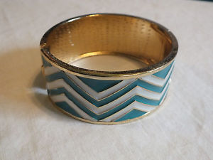 【送料無料】ブレスレット　アクセサリ―　114インチクランプブレスレットコガモエナメルnicebeautiful clamp bracelet gold tone teal white enamel 1 14 inch wide nice