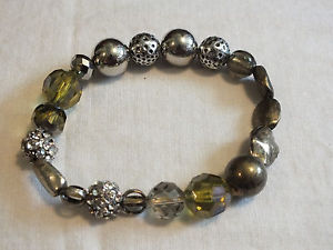 【送料無料】ブレスレット　アクセサリ―　ストレッチブレスレットシルバービーズbeautiful stretch bracelet silver tone brass green beads rhinestones 38 in wide