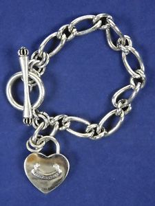 【送料無料】ブレスレット　アクセサリ―　ジューシークチュールシルバーオーバルリンクチェーントグルブレスレットjuicy couture silver tone oval link chain dangle heart charm toggle bracelet
