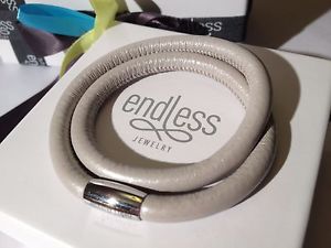 【送料無料】イタリアン　ブレスレット　パールブレスレットダブルワイヤーバックルシルバーendless j lo pearl metalik bracciale doppio filo fibbia in argento 38cm rrp 55