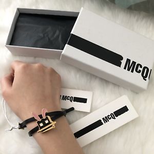 【送料無料】イタリアン　ブレスレット　アレキサンダーマックイーンブラックレザーゴールドバニーブレスレットボックスオン