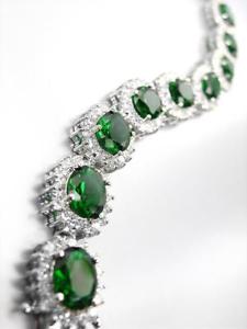 【貨物輸送無料】イタリアン 腕輪 エメラルド緑であること繋がりfantastico 18kt placcato oro bianco ovale verde smeraldo cristalli maglie