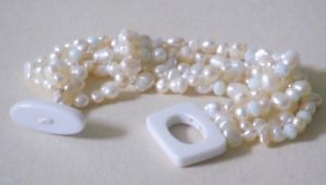 【送料無料】イタリアン　ブレスレット　カフワイヤホワイトクリスタルbracciale donna 5 fili perle e cristallo bianco con chiusura in agata bianca｜hokushin
