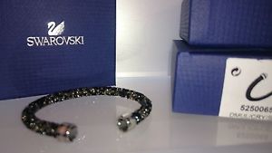 【送料無料】イタリアン　ブレスレット　スワロフスキーカフカフswarovski crystaldust bracciale cuff dark crystals 5250065 grande m nuovo 18,706円