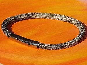 【送料無料】メンズブレスレット　グレープリントレザーライムベイステンレススチールブレスレット4mm grey snakeskin print leather amp; stainless steel bracelet by lyme bay art 12,565円