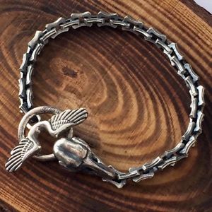 【送料無料】メンズブレスレット　ソリッドスターリングシルバーメンズカラススカルチェーンカフブレスレットボックスsolid 925 sterling silver mens heavy crow skull chain cuff bracelet boxed
