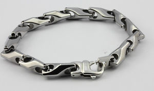 【送料無料】メンズブレスレット バイカータングステンカーバイドメンズブレスレット heavy biker tungsten carbide mens bracelet tuc 001  free shipping