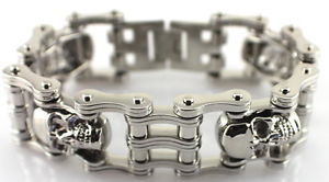 【送料無料】メンズブレスレット　ステンレススチールドライブチェーンスカルバイカーブレスレットアメリカstainless steel drive chain 4 skull biker bracelet 15 wide 9 length usa