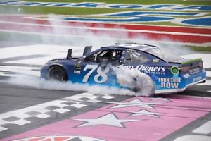 【送料無料】模型車　スポーツカー　マーティンジュニア＃シャーロットレースin now martin truex jr 2017 78 auto owners charlotte race win 124 2018