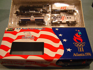 【送料無料】模型車　スポーツカー　3デイルアンハートsrアトランタ1996オリンピック4pc hotrainレベルニューセット3 dale earnhardt sr atlanta 1996 olympics 4pc hotrain set revell