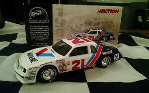 【送料無料】模型車　スポーツカー　ベーカーレナードウッドサイン＃フォードサンダーバード1983 buddy baker leonard wood autographed nascar 21 ford thunderbird 124